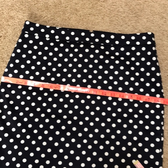 J. CREW size 8 navy polka dot pencil skirt - Picture 7 of 7